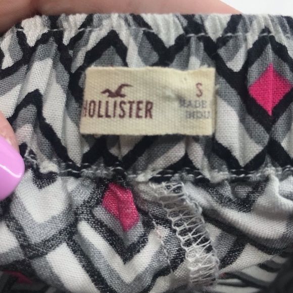 Hollister Geometric Flowy Shorts Size S - Picture 4 of 4